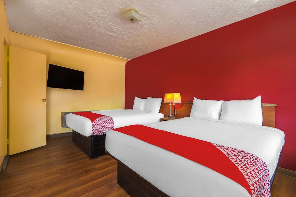 OYO Hotel North Lima OH - Boardman Room, 2 Queen Beds 2