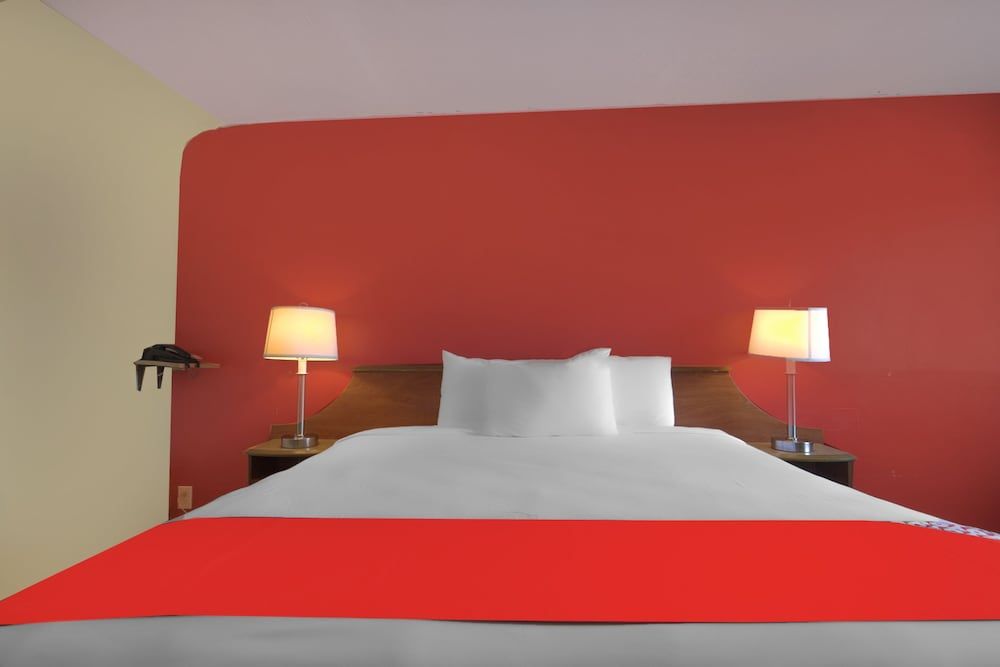 OYO Hotel North Lima OH - Boardman Room, 1 King Bed 3