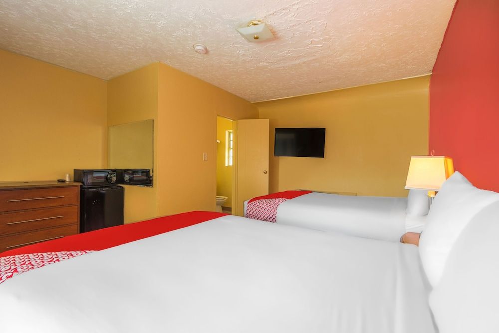 OYO Hotel North Lima OH - Boardman Room, 2 Queen Beds 4