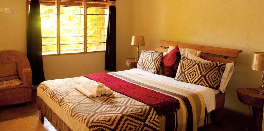 Gately Inn Entebbe Deluxe Cottage, Garden View 5