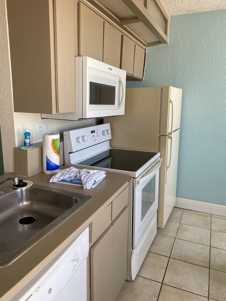 Silver Beach Club Deluxe Condo 3