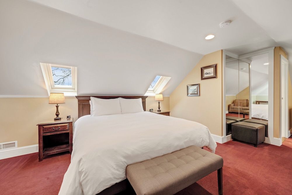 Chateau De Vie King Jr. Suite