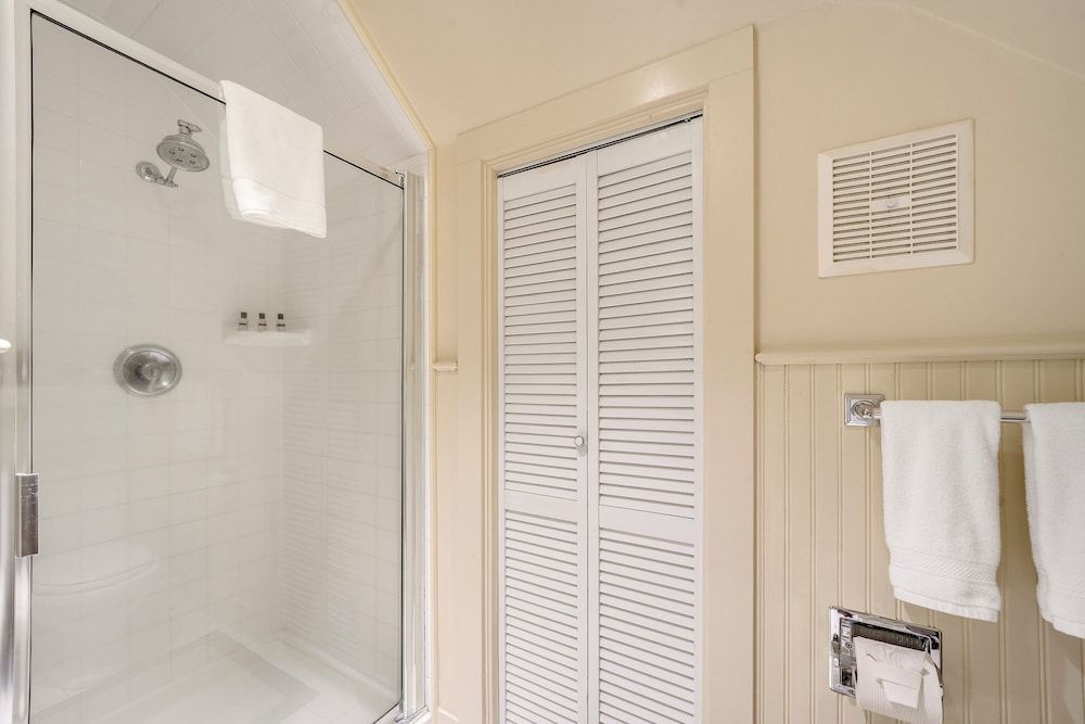 Chateau De Vie King Jr. Suite 6