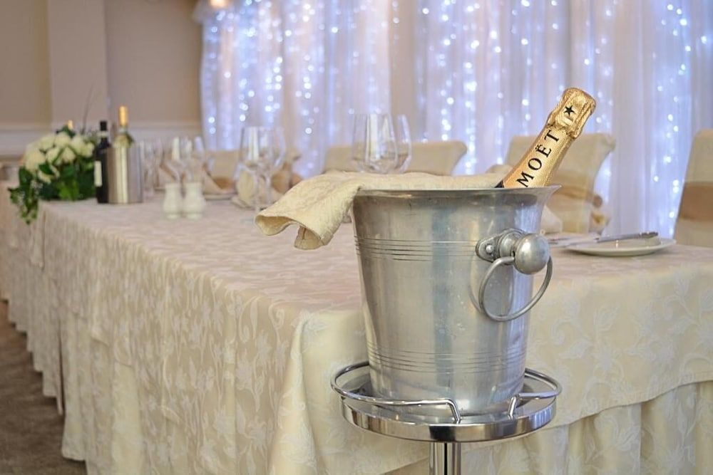 undefined Avonbridge Hotel 10