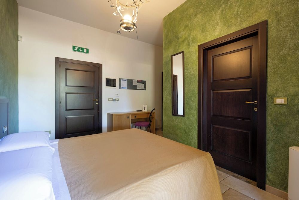 Agriturismo Tenuta Chianchizza Double Room, 1 Queen Bed, Private Bathroom, Garden View 6