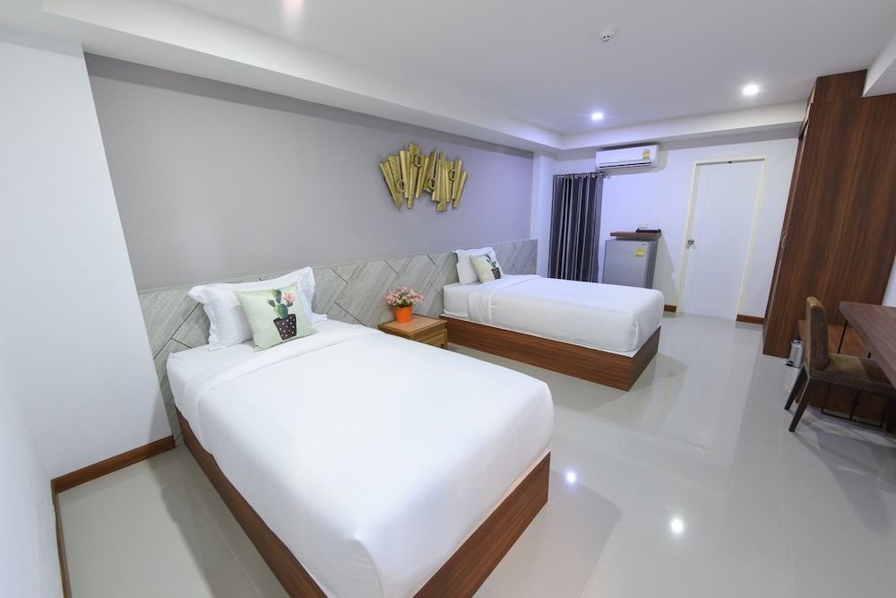 Wish Hotel Ubon Standard Room 4