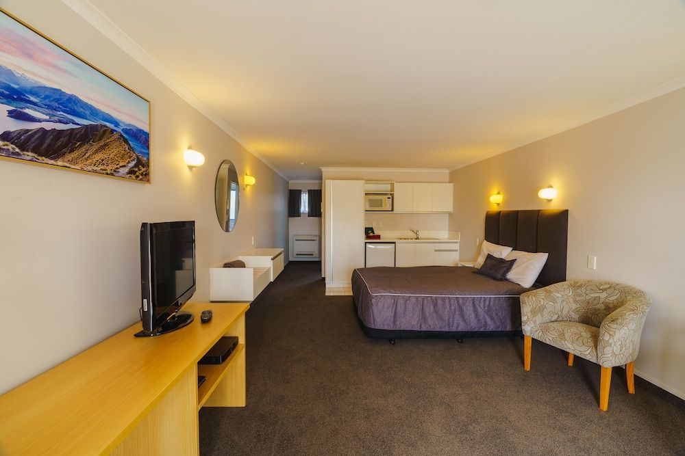 Anchorage Motor Lodge Studio- Queen Ground 2