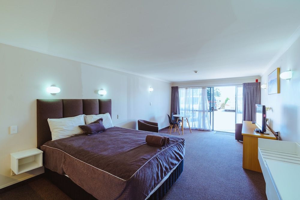 Anchorage Motor Lodge Studio- Queen Ground