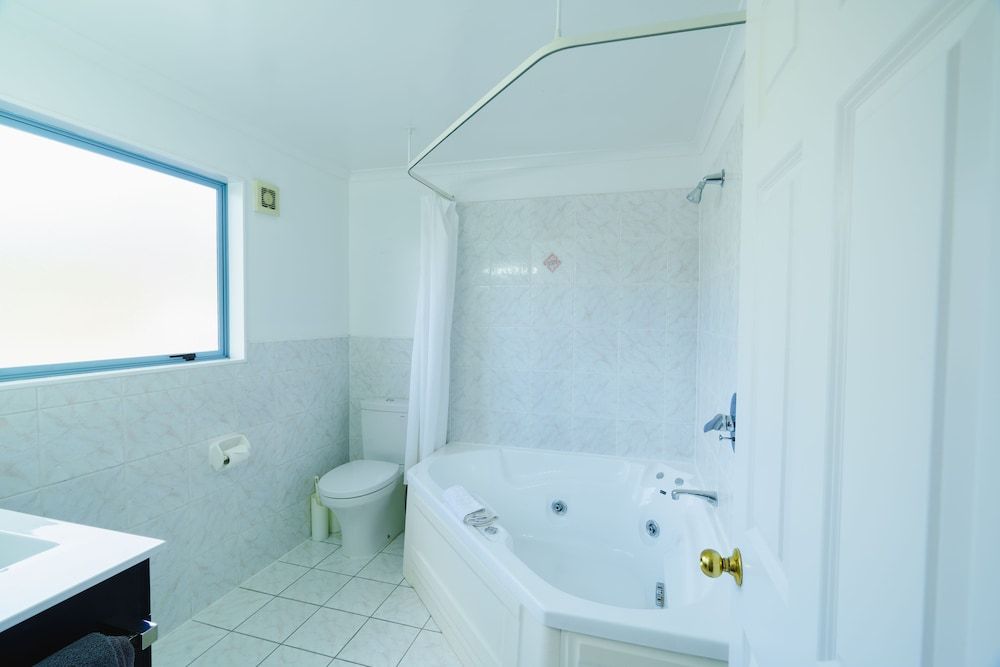 Anchorage Motor Lodge Studio- Queen Ground 5