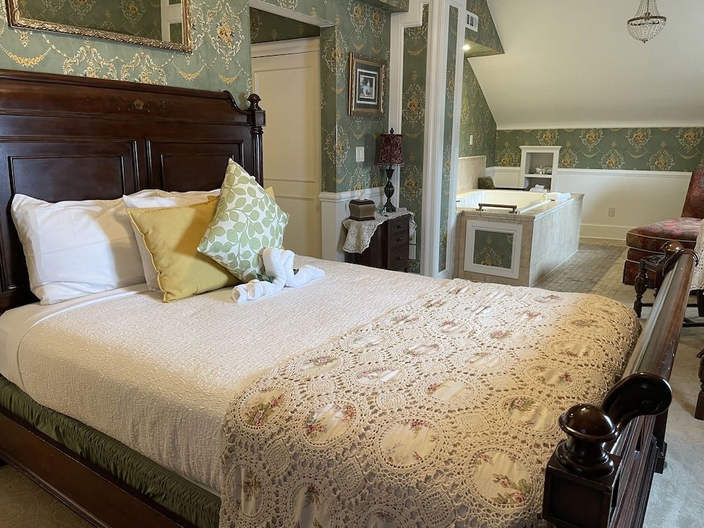 Heber Senator Bed and Breakfast Sundance Spa Suite 2