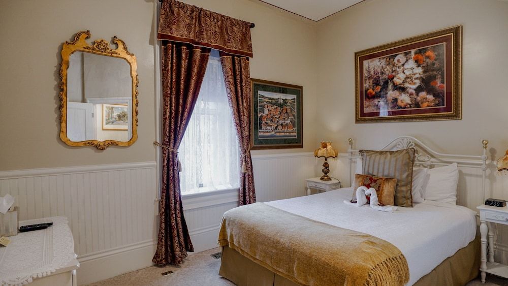Heber Senator Bed and Breakfast Royal Spa Room