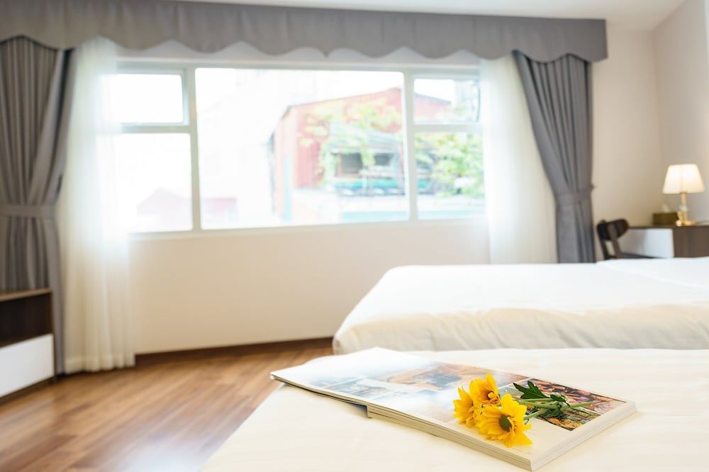 Family Room, 2 Queen Beds, Non Smoking, City View
