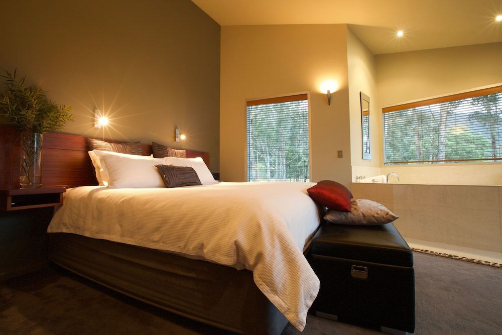 Luxury Chalet, 1 King Bed, Mountain View