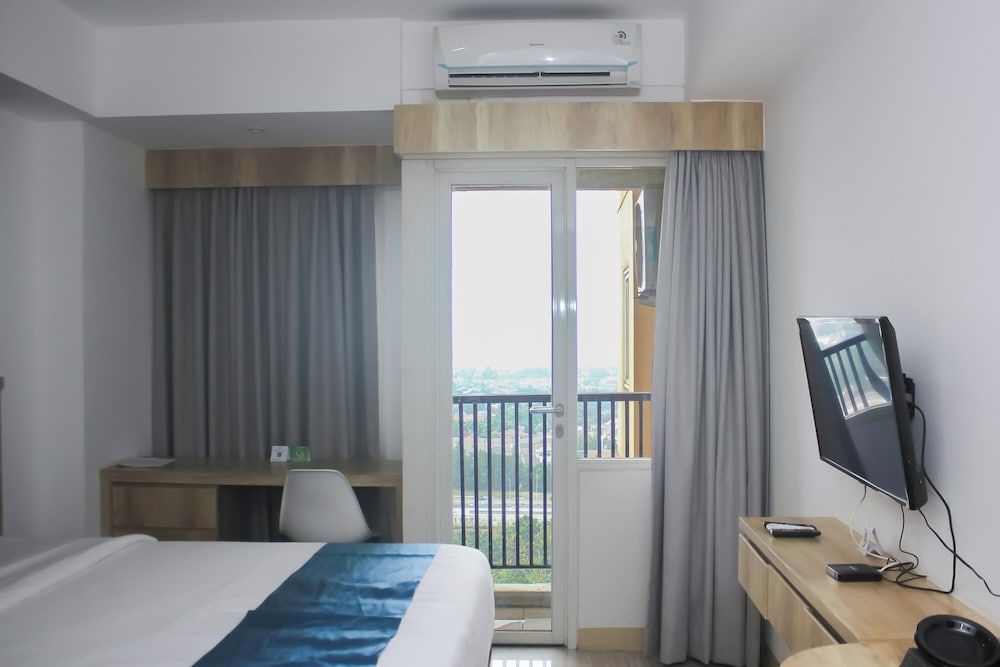 Urban Hotel Serpong Standard Double Room 4