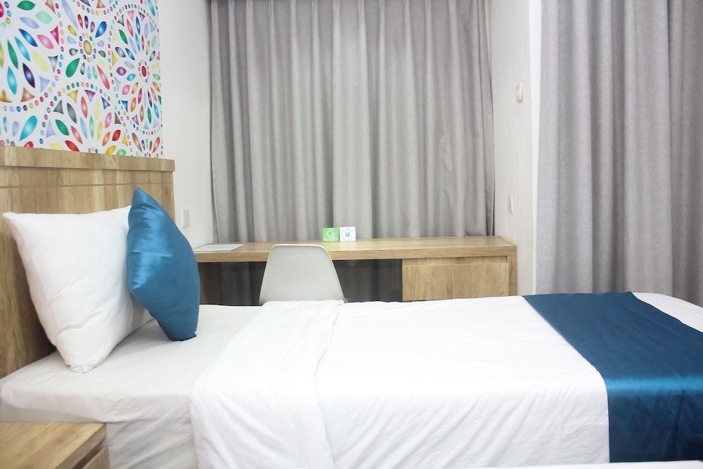 Urban Hotel Serpong Standard Twin Room 7