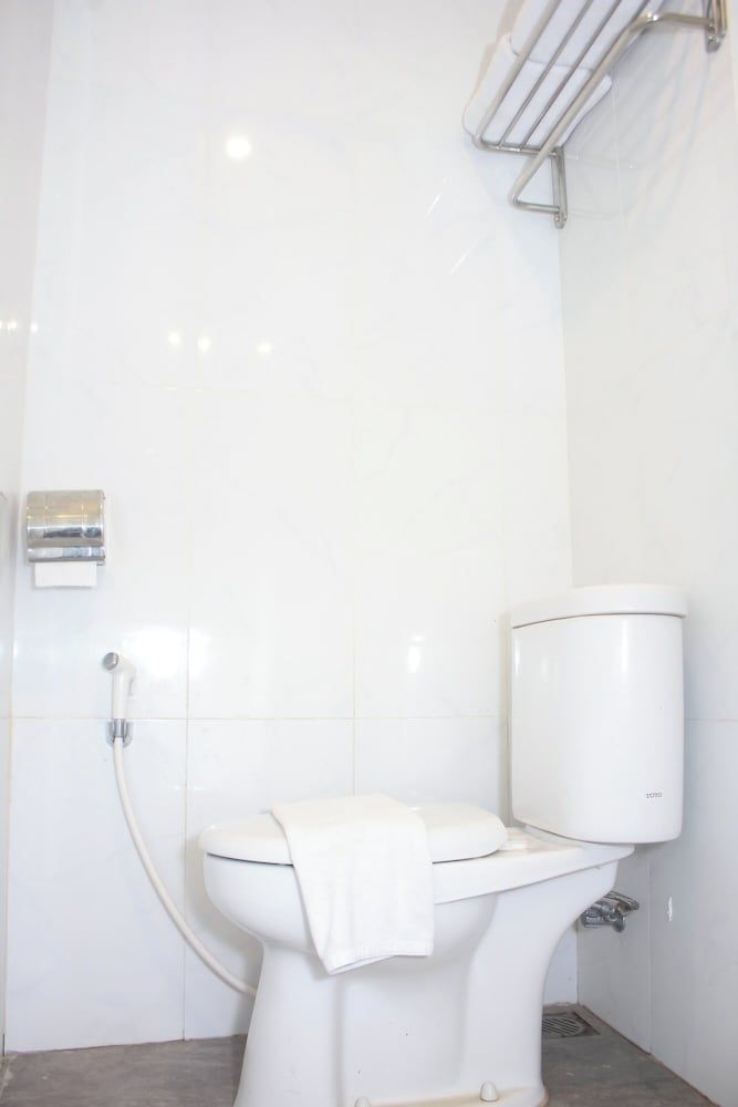 Urban Hotel Serpong Standard Double Room 7