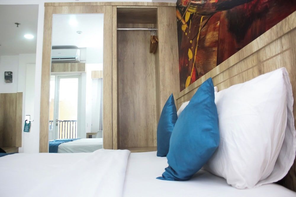 Urban Hotel Serpong Standard Double Room 3
