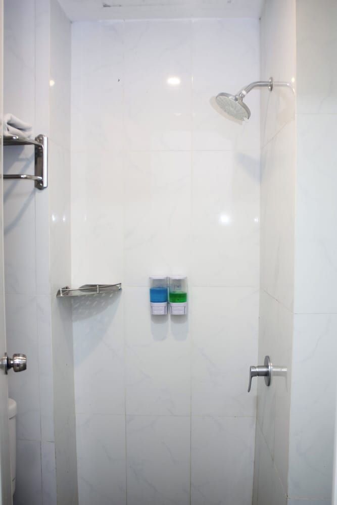 Urban Hotel Serpong Standard Double Room 8