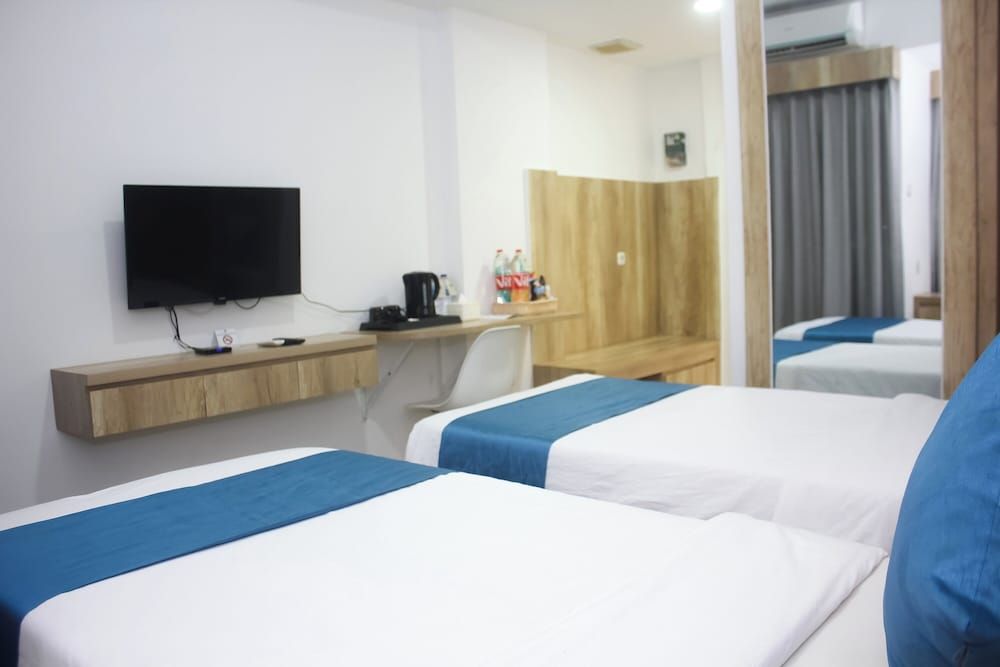 Urban Hotel Serpong Standard Twin Room 6