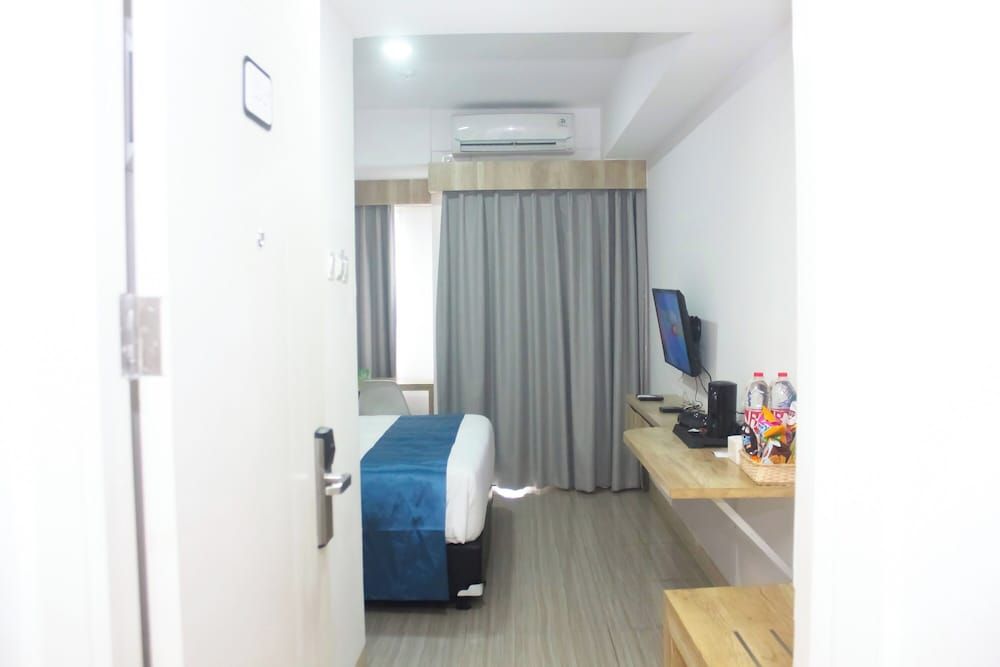 Urban Hotel Serpong Standard Double Room 15