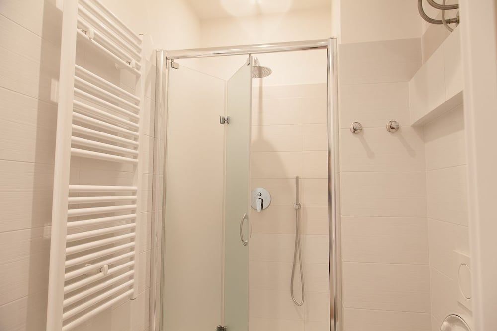 Cicerone 60 Double Room, Ensuite 11