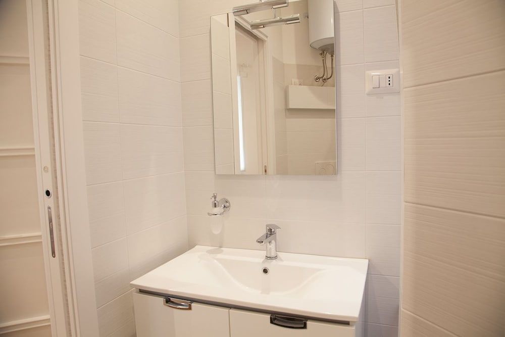 Cicerone 60 Double Room, Ensuite 10