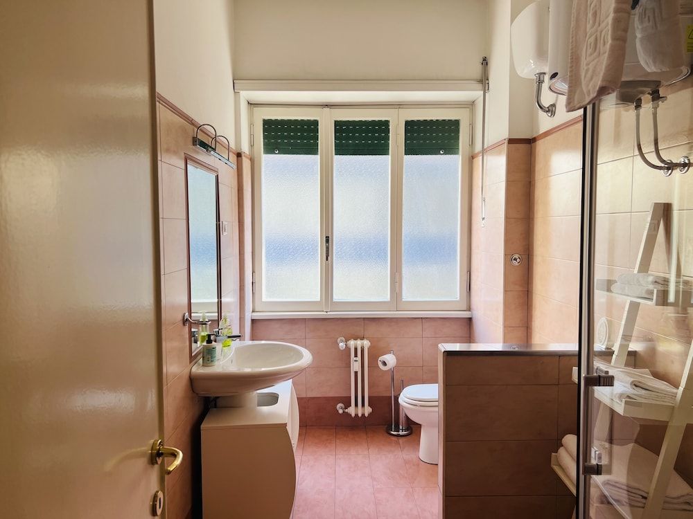 Cicerone 60 Triple Room, Ensuite 13