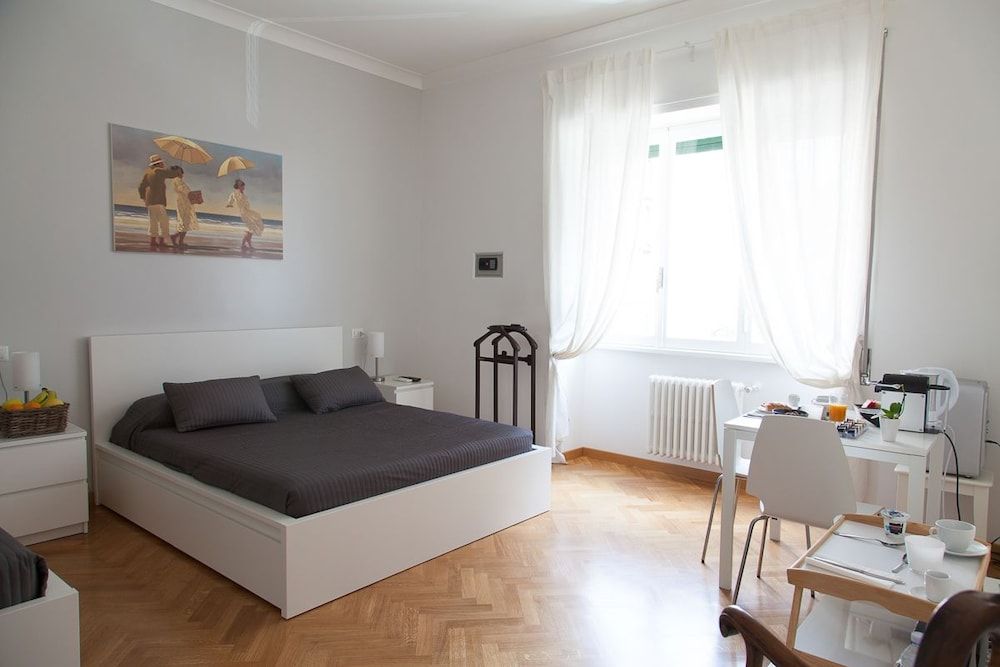 Cicerone 60 Triple Room, Ensuite 2