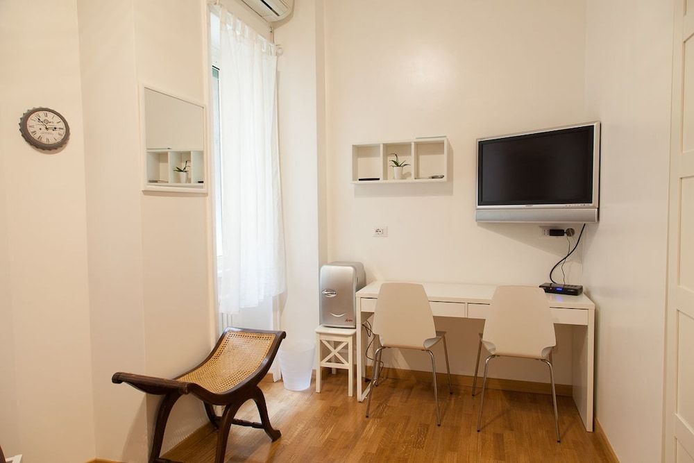 Cicerone 60 Double Room, Ensuite 9