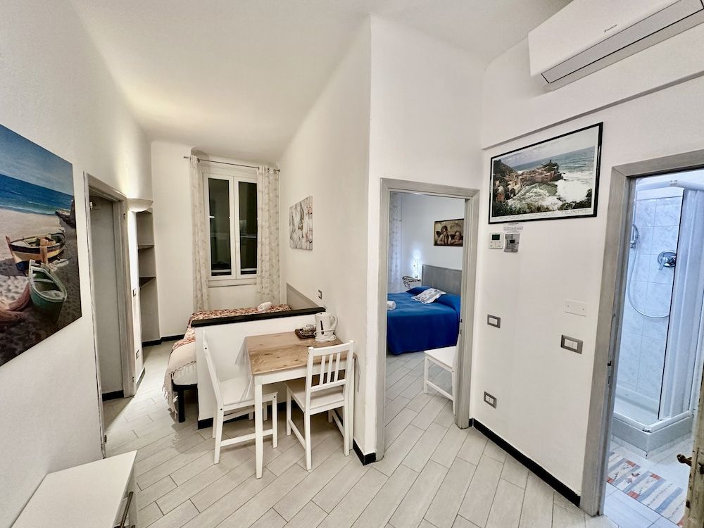 Via Del Santo Family Room 18