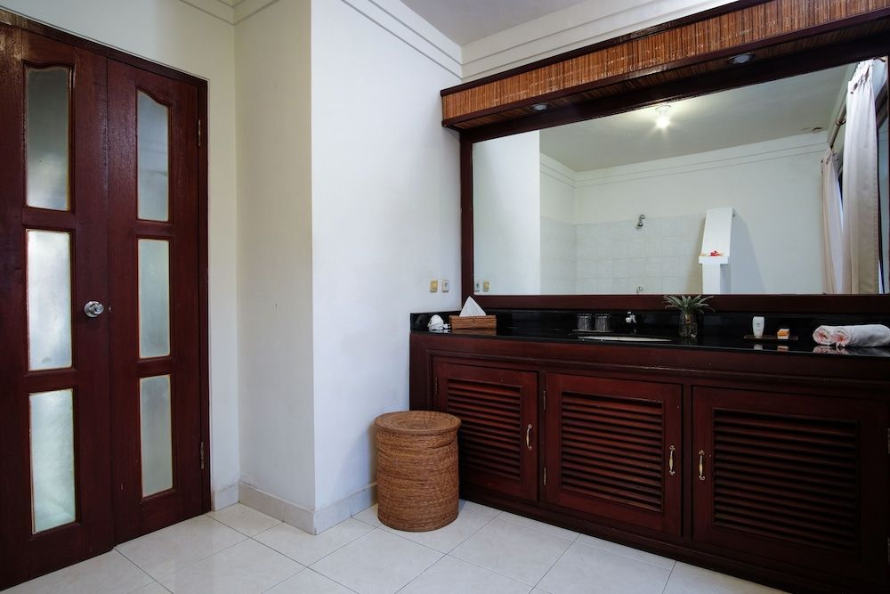 Villa Unggul Deluxe Double Room, Garden View 8