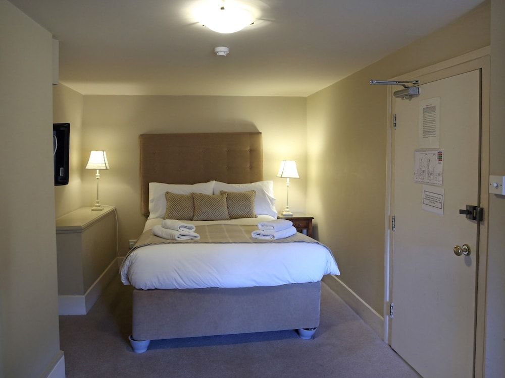 Black Boys Hotel Double Room, Ensuite 4