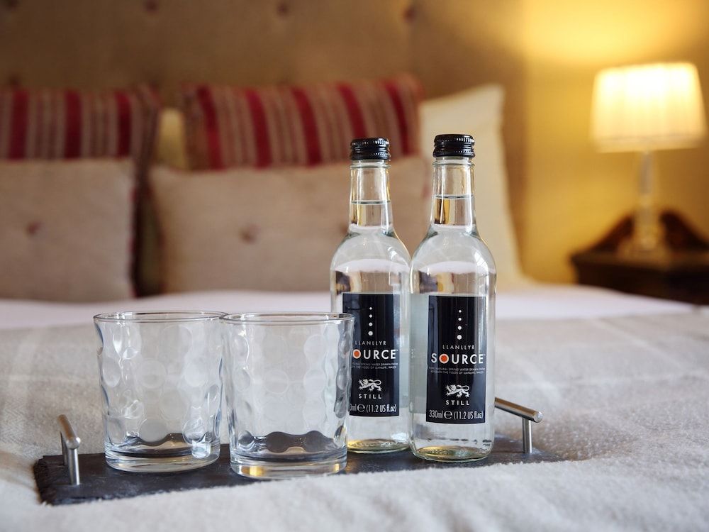 Black Boys Hotel Classic Double Room, Ensuite 9