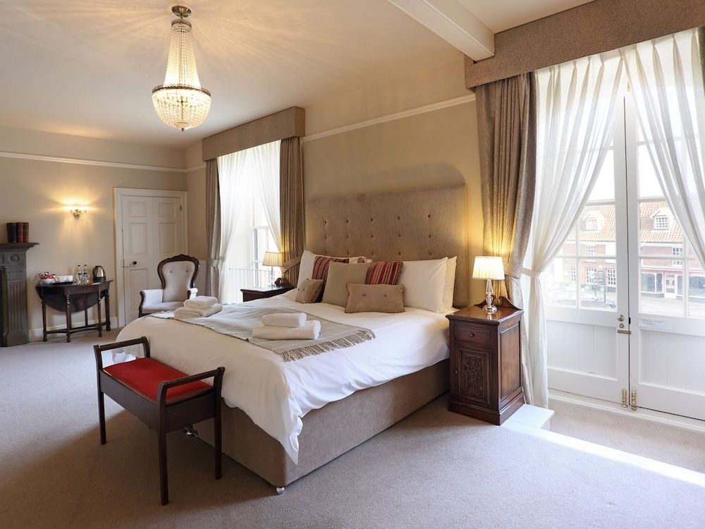 Black Boys Hotel Luxury Double Room, Ensuite 2