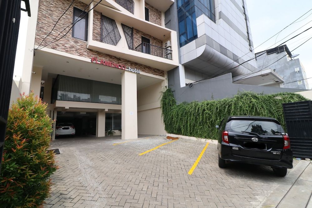 undefined Flamenco Urban Living 3