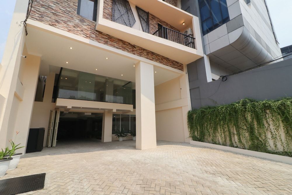 undefined Flamenco Urban Living 4