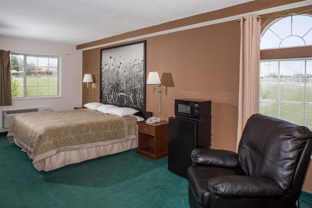 Suite, 1 King Bed, Non Smoking