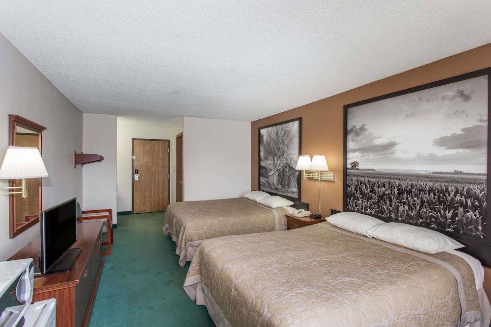 Room, 2 Queen Beds, Non Smoking