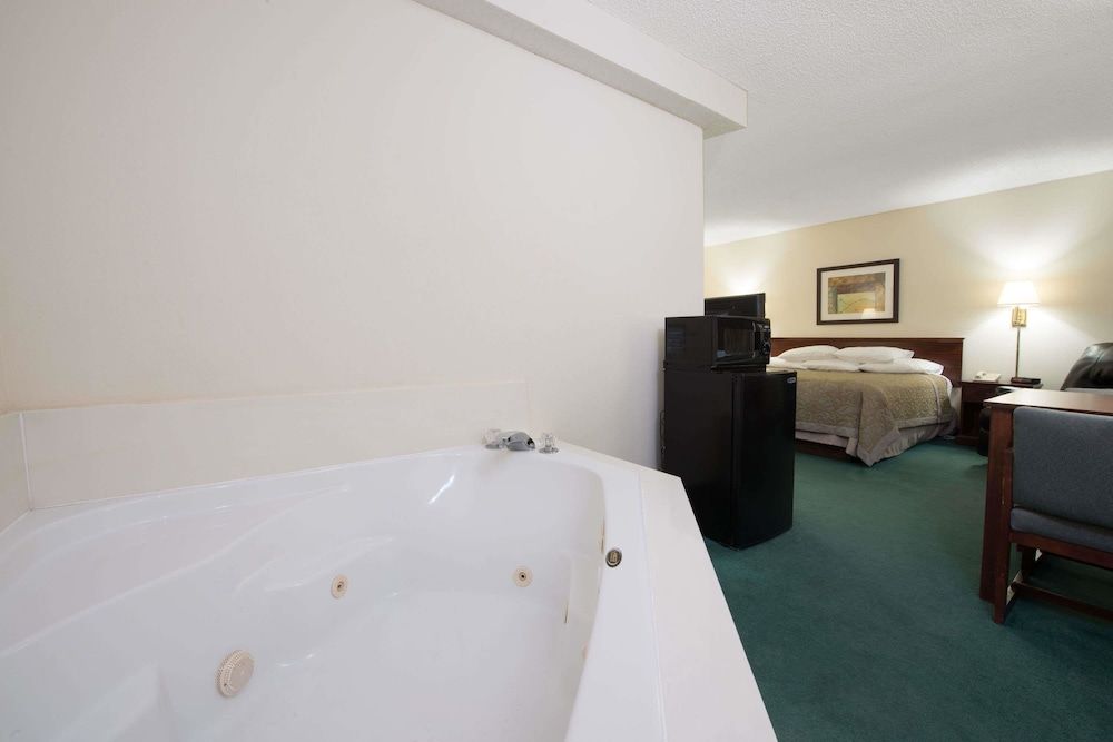 Suite, 1 King Bed, Non Smoking