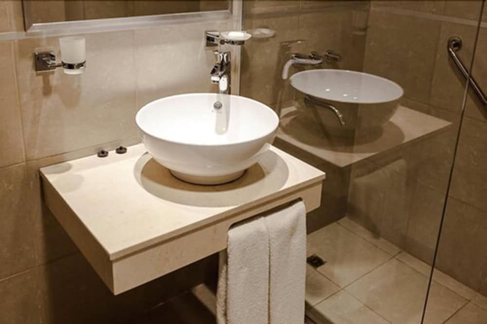 Garden Plaza Deluxe Double or Twin Room 5