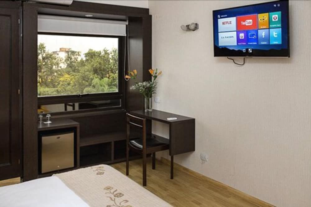 Garden Plaza Deluxe Double or Twin Room 9