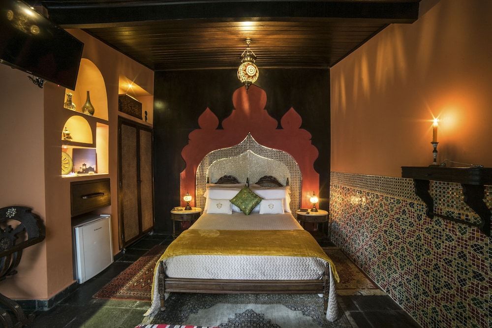 Honeymoon Suite (Ethinic)