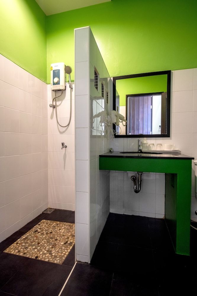 Warasin Resort Standard Twin Room 3