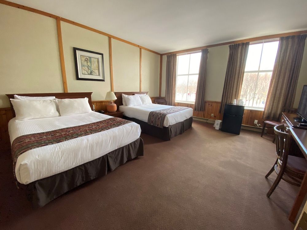 Hotel Bedford Basic Double Queen Room 2