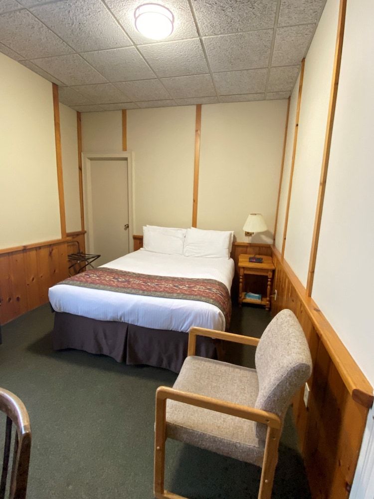 Hotel Bedford Basic Single Queen Room 2