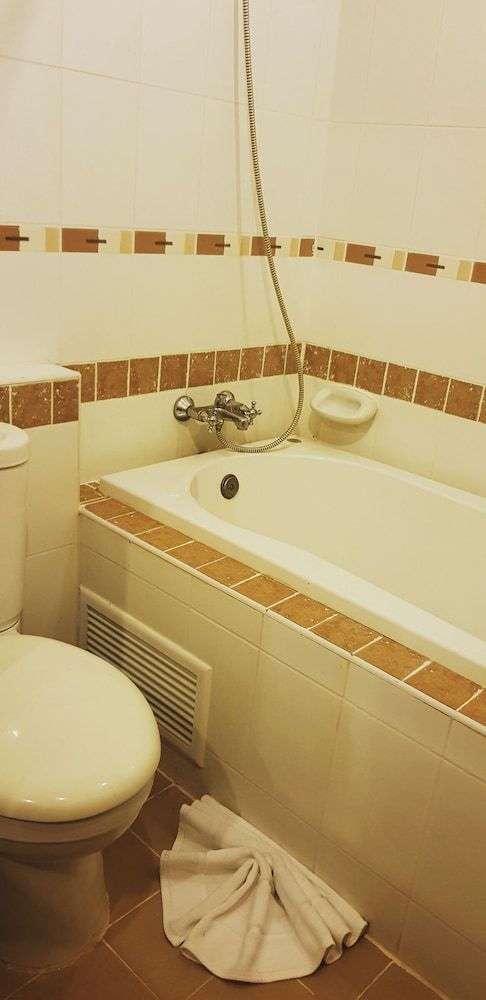 Deep soaking bathtub