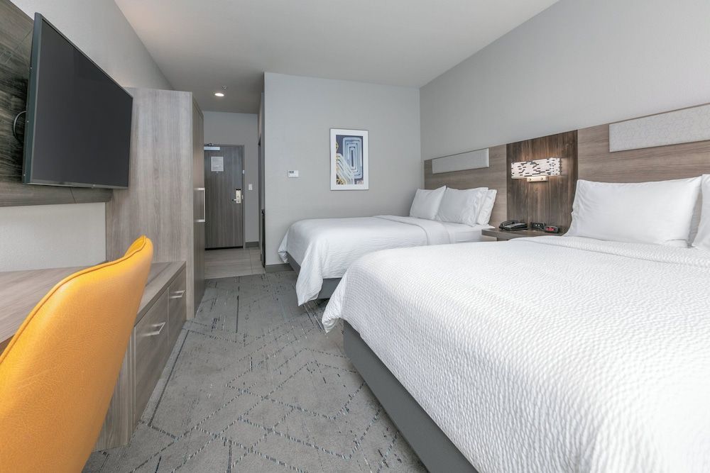 Standard Room, 2 Queen Beds, Accessible (Accessible Tub)