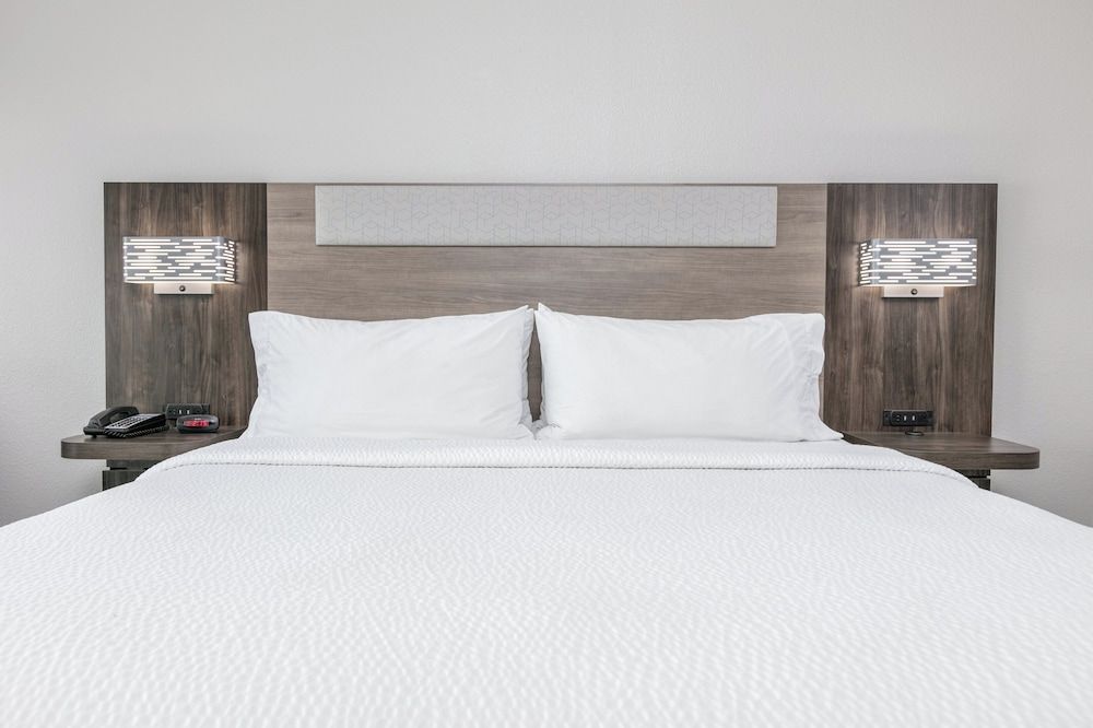 Standard Room, 1 King Bed (Extra Floor Space)
