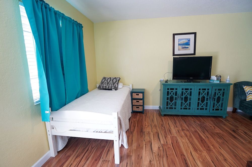 Mar Bay Motel &Suites Family Apartment 6