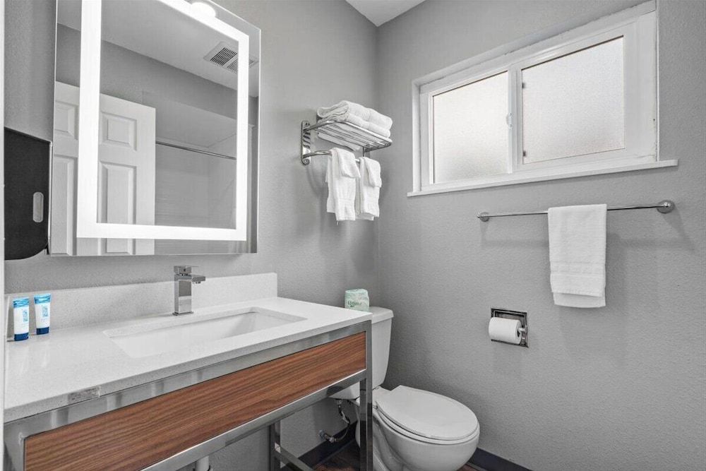 Cielo House Inn Standard Room, 2 Queen Beds, Non Smoking 7